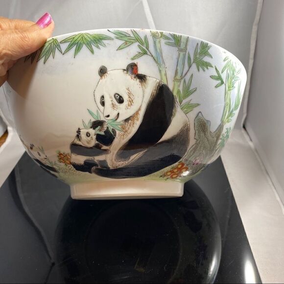 Bowl with panda design in delicate china for serving or display - Picture 8 of 9
